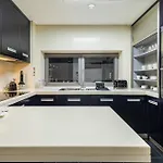Villa Luxury House By On *